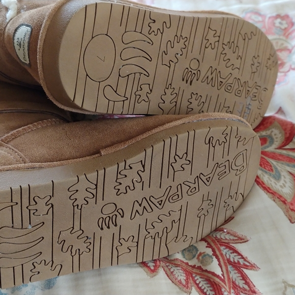 Bear paw boots "LIKE NEW" - Picture 5 of 14